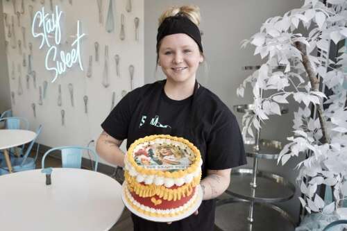 Ignitable cakes, sweatshirts and more. Travis Kelce, Taylor Swift gear flies off store shelves – The Durango Herald