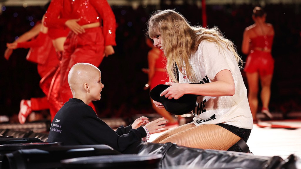 Taylor Swift Gives ’22’ Hat to Girl Battling Cancer at Sydney Show