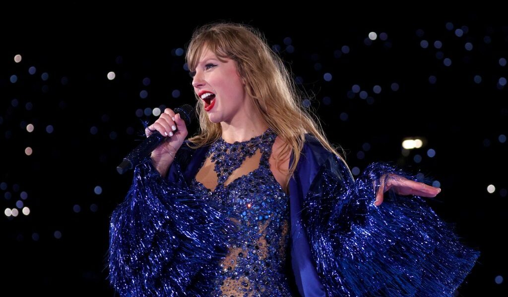 Taylor Swift Performs in Soggy Sydney After Weather Evacuation