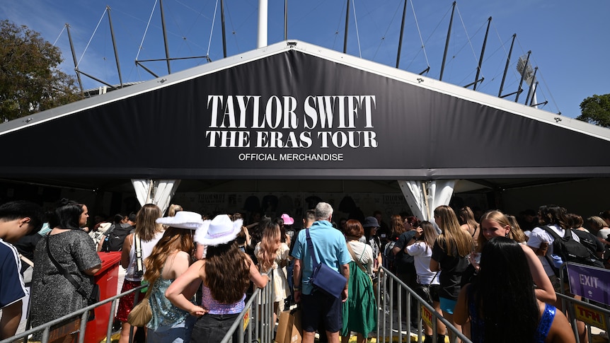 Taylor Swift fans angry as Airbnb hosts cancel bookings at last minute ahead of Sydney concerts