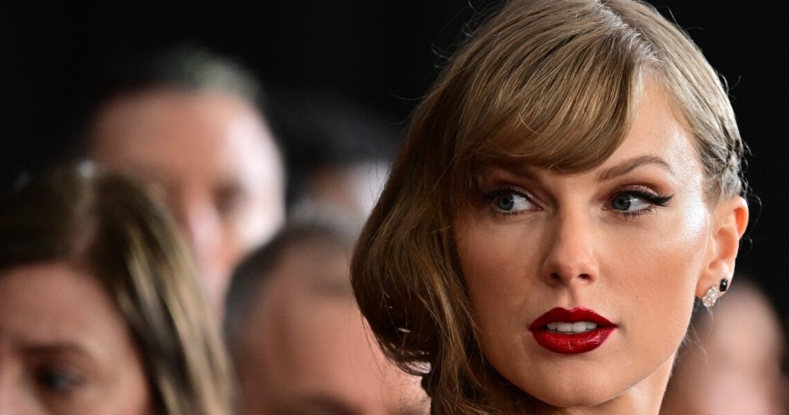 Taylor Swift sends legal warning to student who tracks her jet travels