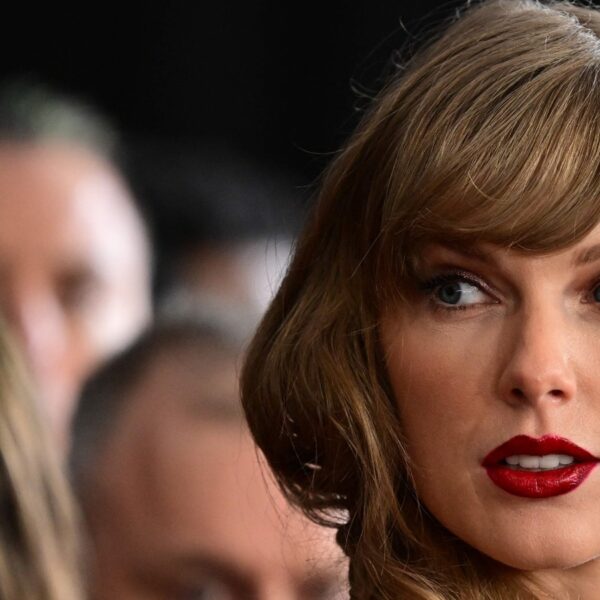 Taylor Swift sends legal warning to student…