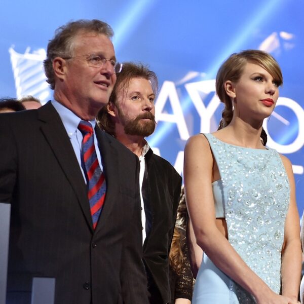 Taylor Swift’s Rep Speaks Out After Dad…