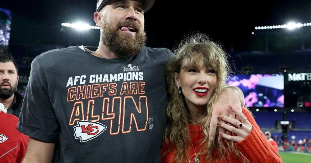 Travis Kelce sends Taylor Swift fans wild by handing them gifts at her Oz show – The Laconia Daily Sun