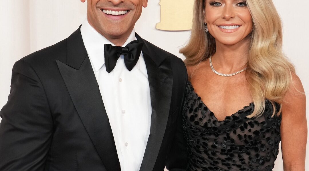 Kelly Ripa Says Mark Consuelos Kept Her Up—But It’s Not What You Think