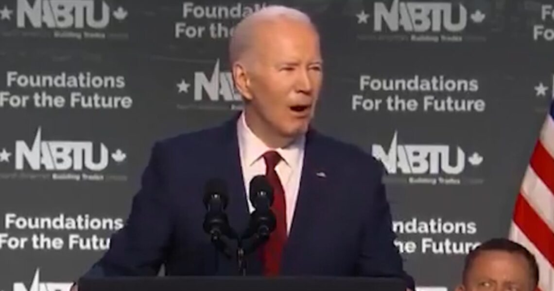 Joe Biden Again Reads Teleprompter Instruction During Speech, ‘Pause’