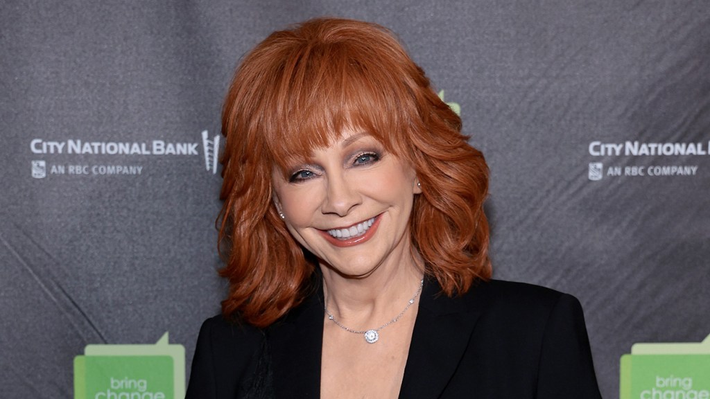 Reba McEntire to Host 59th Academy of Country Music Awards