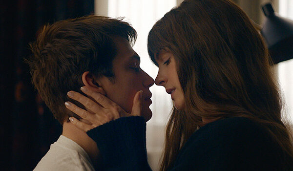 Nicholas Galitzine and Anne Hathaway in The Idea of You