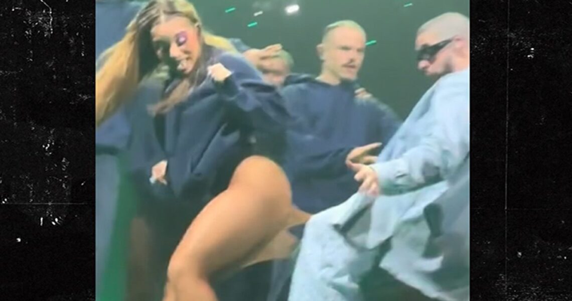 Bad Bunny’s Crotch Sticks to Dancers’ Tights During Puerto Rico Performance