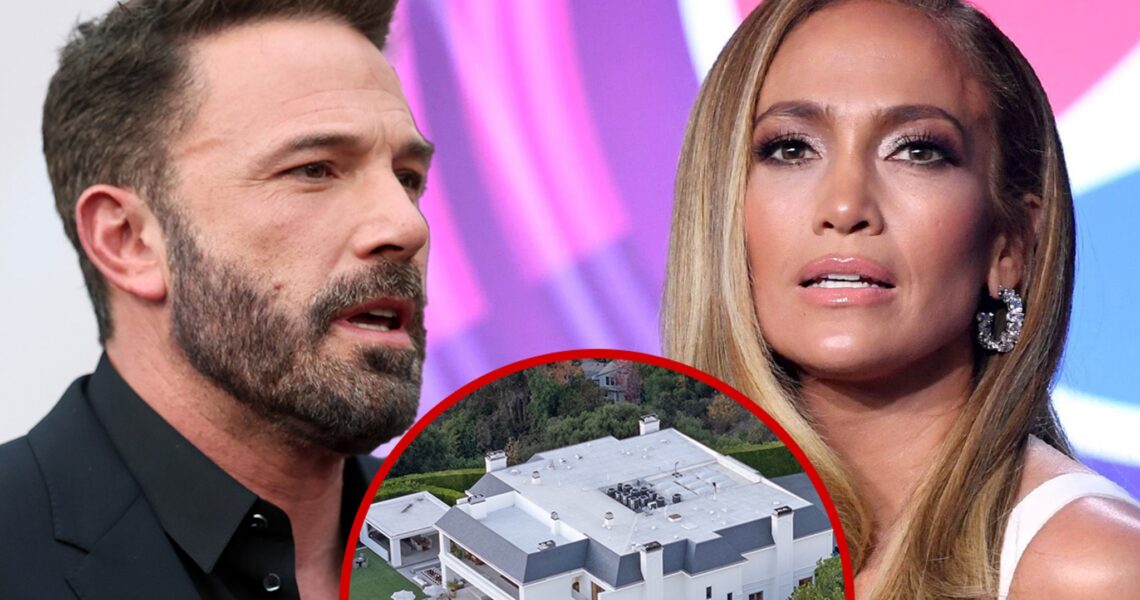 Ben Affleck Moves Belongings Out of Marital Home with Jennifer Lopez