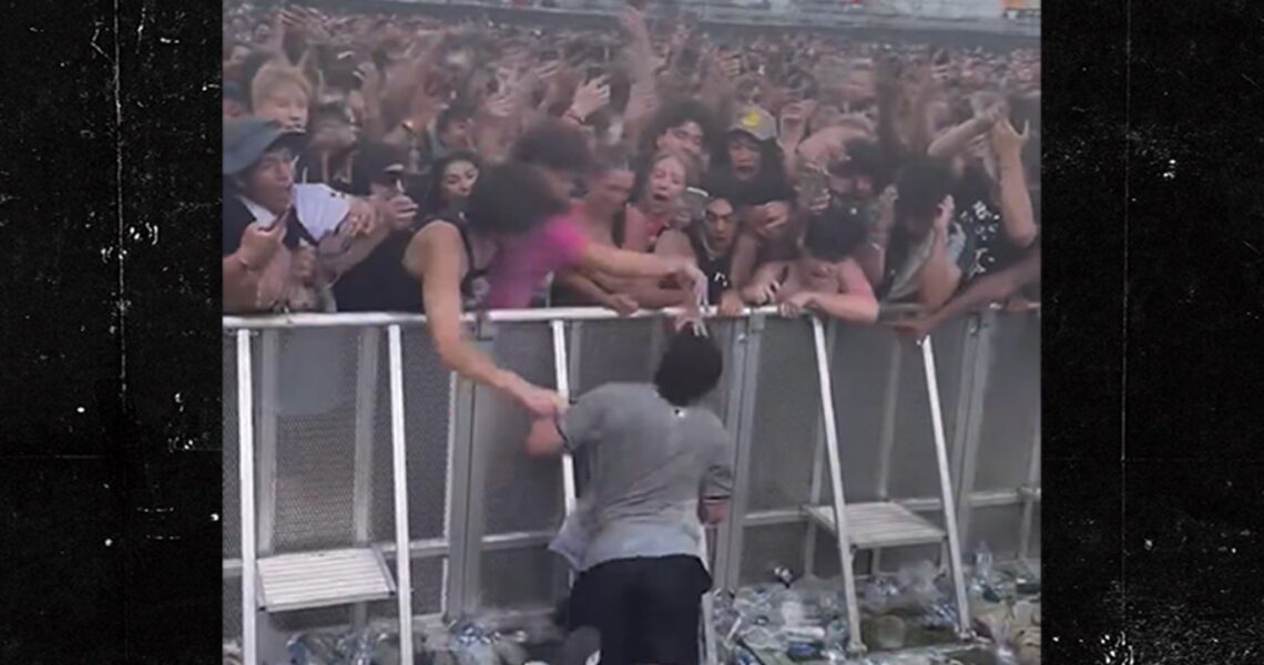 White Sox Fan Blasted By Flurry Of Punches In Wild Festival Pit Fight