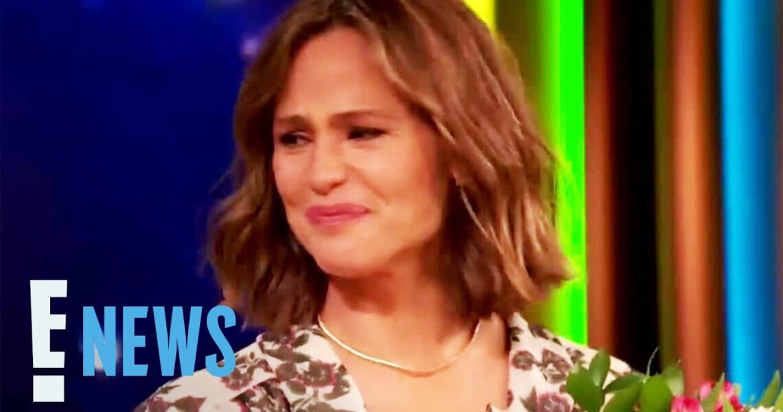 Jennifer Garner TEARS UP at Drew Barrymore’s Birthday Surprises | E! News