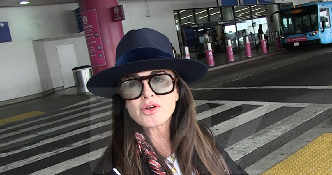 Kyle Richards Defends Pal Kesha From Body-Shamers, ‘Focus on Yourself’