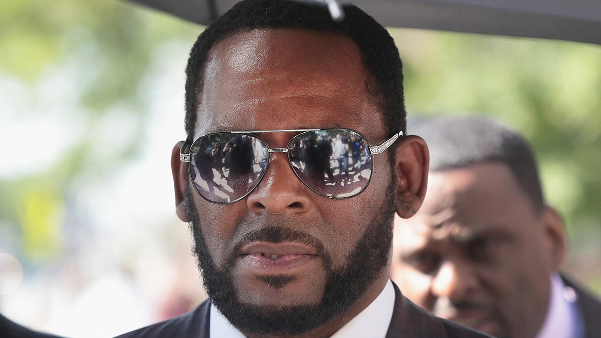 R. Kelly asks U.S. Supreme Court to…