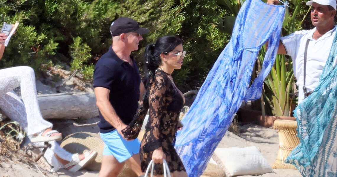 Jeff Bezos and Lauren Sanchez Hit Up by Sun Dress Merchant in Sardinia