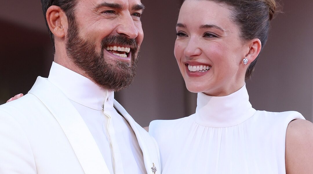 Justin Theroux, Nicole Brydon Bloom Spark Engagement Rumors With Ring