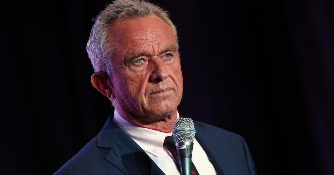 Robert F. Kennedy Jr. Admits to Dumping Dead Bear Cub in Central Park – Hollywood Life