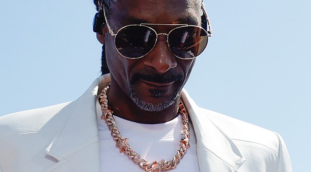 Snoop Dogg Drops It Like It’s Hot at Olympics Closing Ceremony