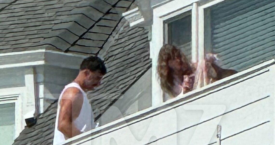 Taylor Swift and Travis Kelce Relaxing at Rhode Island Beach House