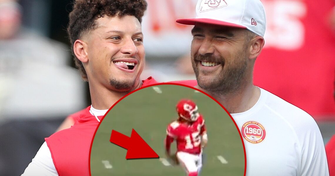 Travis Kelce Catches Wild, Behind the Back Pass From Patrick Mahomes