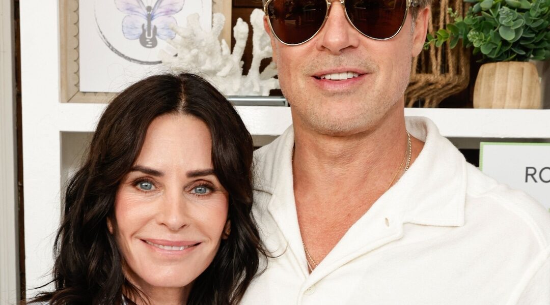 Jennifer Aniston’s Ex Brad Pitt Reunites With Courteney Cox in Photo