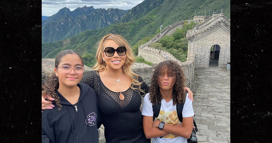 Mariah Carey and Twins Visit Great Wall of China