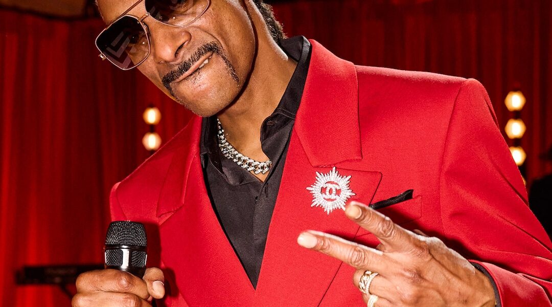 See Snoop Dogg Make His Epic The Voice Debut By Smoking the Coaches