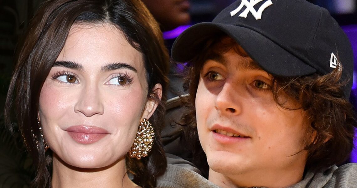 Kylie Jenner & Timothée Chalamet Keep Low Profile at Pizza Parlor, Tip Big