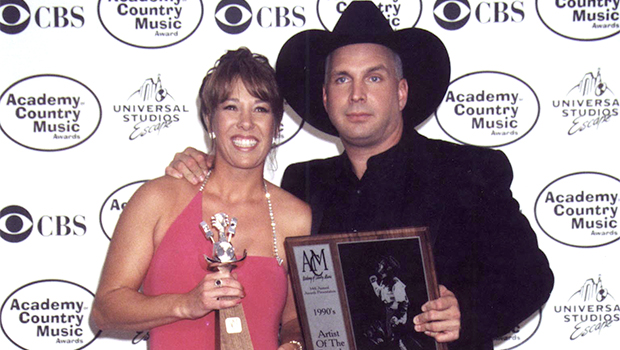 Who Is Sandy Mahl? 5 Things To Know About Garth Brooks’ Ex-Wife – Hollywood Life